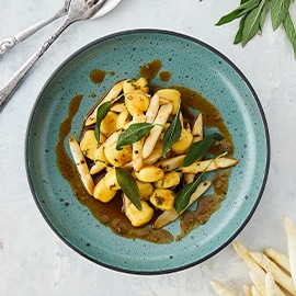 Gnocchi med grillet asparges og kylling Gnocchi med grillet asparges og kylling